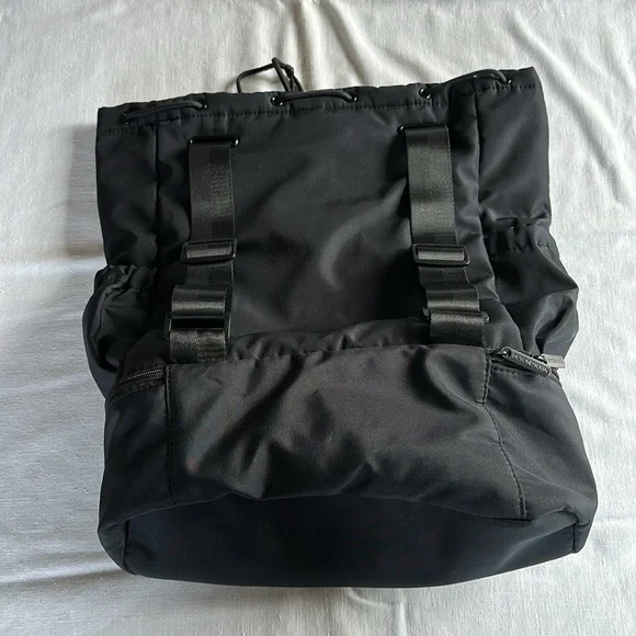 Beyond Yoga Convertible Gym Bag Backpack Black - Picture 3 of 3